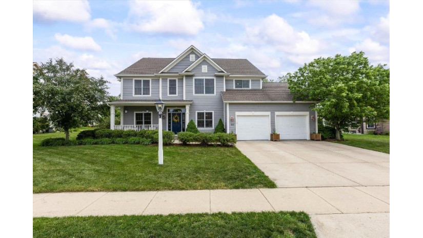 921 Prairieview Cir Oconomowoc, WI 53066 by Coldwell Banker Realty $649,500