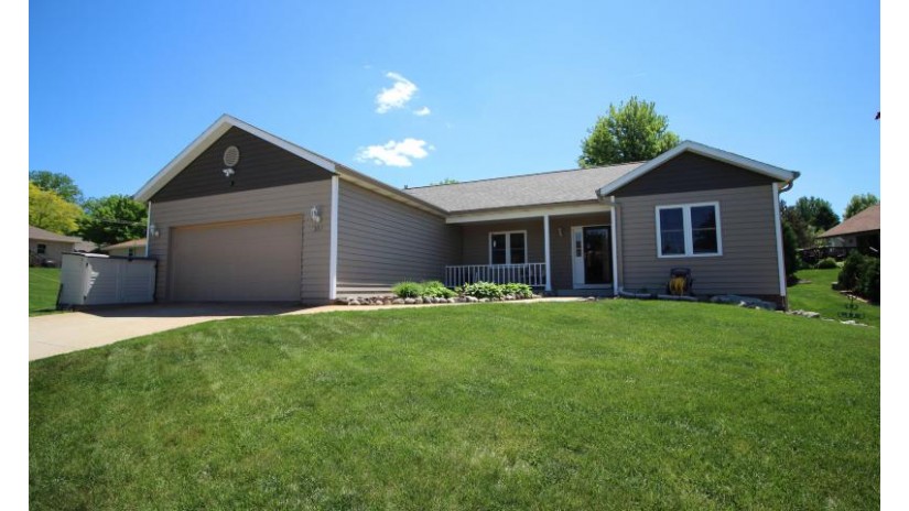 387 Root Ave Hartford, WI 53027 by Realty Executives - Integrity $349,900
