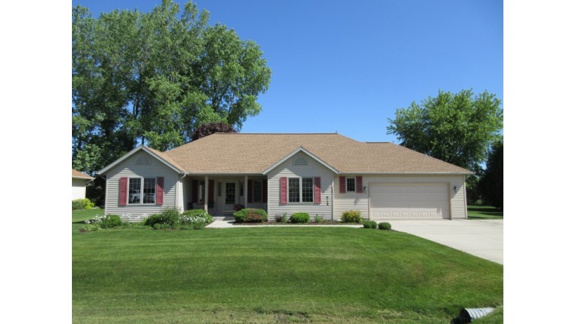 2136 Waverly Ct Sheboygan, WI 53083 by Shorewest Realtors $349,900