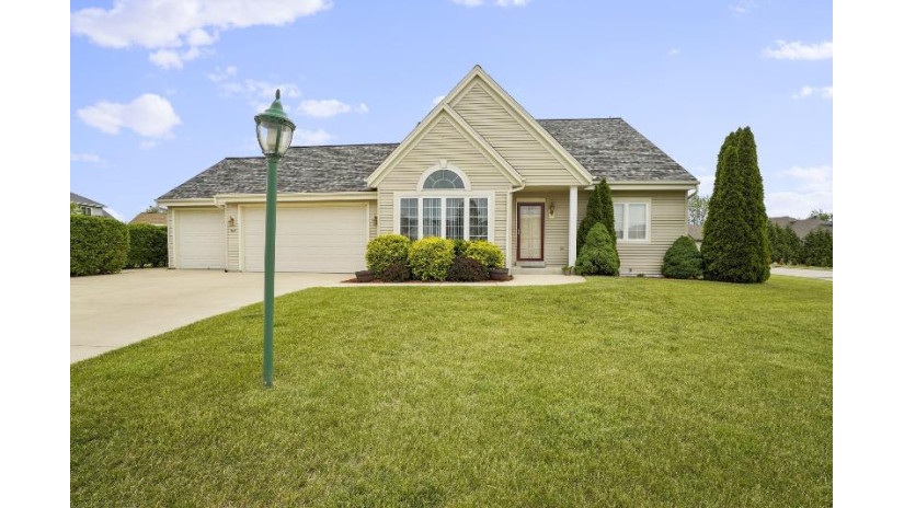 623 Woodland Cir Waterford, WI 53185 by Legacy Realty Group LLC $399,900