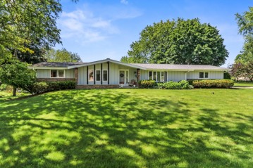 N3230 Highland Dr, Geneva, WI 53147-3535