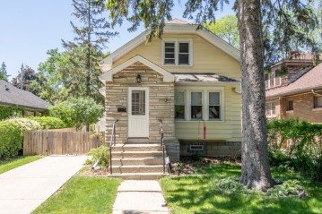 2945 N 74th St, Milwaukee, WI 53210-1013