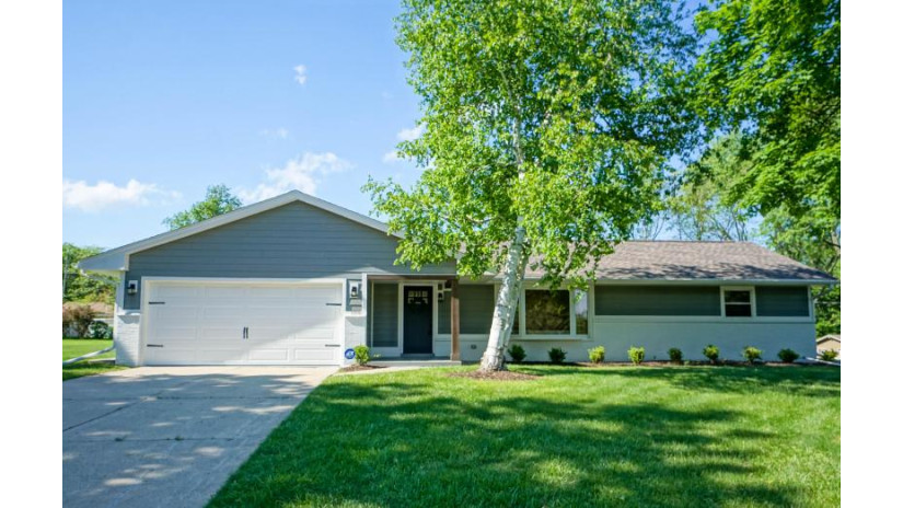 12920 Robinwood St Brookfield, WI 53005 by Lake Country Flat Fee $524,900