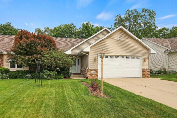 7337 Woodland Ct, Burlington, WI 53105