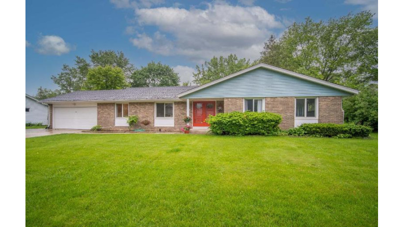 825 W Fairfield Ct Glendale, WI 53217 by Boss Realty, LLC $299,900