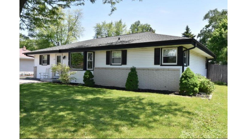 7421 Blackhawk Dr Caledonia, WI 53402 by Berkshire Hathaway HomeServices Metro Realty-Racin $209,900