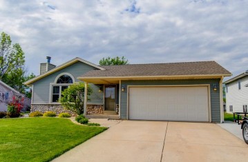 9600 Grayce Dr, Sturtevant, WI 53177-2670