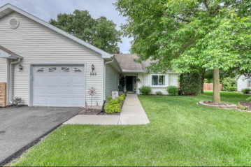 585 Kingswood Ave, Fond Du Lac, WI 54935-6390