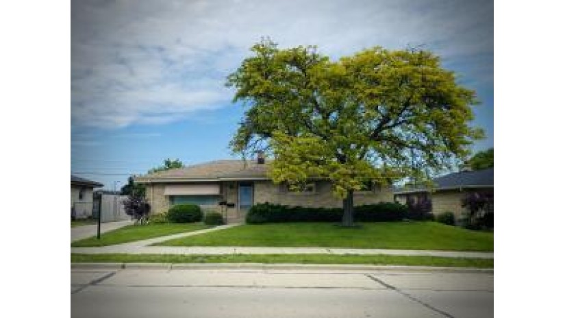 5310 Wright Ave Racine, WI 53406 by First Weber Inc- Racine $239,000