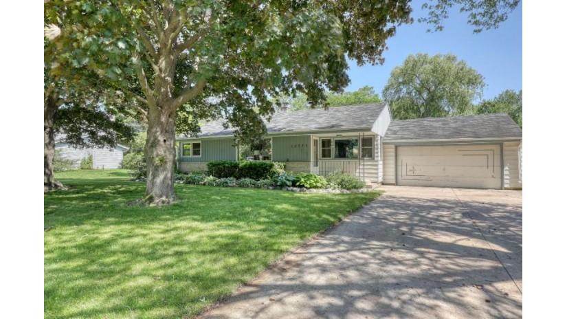 15731 W El Dorado Dr New Berlin, WI 53151 by First Weber Inc - Delafield $349,900