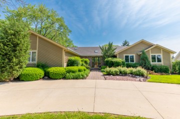 10320 W Pallottine Dr, Greenfield, WI 53228-1209