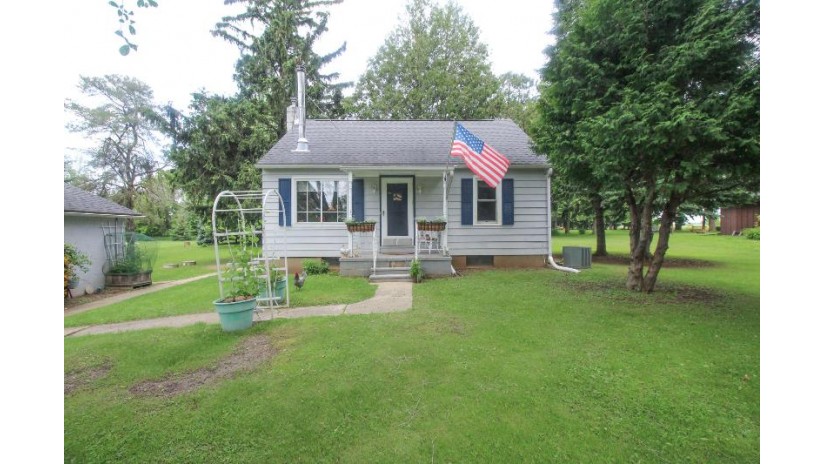 N72W39748 Lang Rd Oconomowoc, WI 53066 by Redefined Realty Advisors LLC $189,000