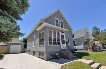 2307 16th St, Racine, WI 53405-3505