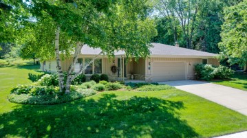 209 Rawlins Dr, Waukesha, WI 53188-4641