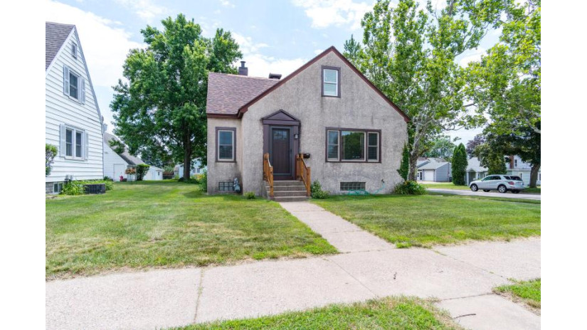 2202 Jackson St La Crosse, WI 54601 by @properties La Crosse $189,900