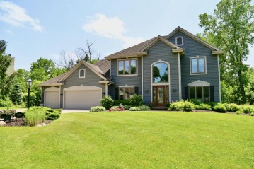 13465 W Paddock Pkwy, New Berlin, WI 53151-9301