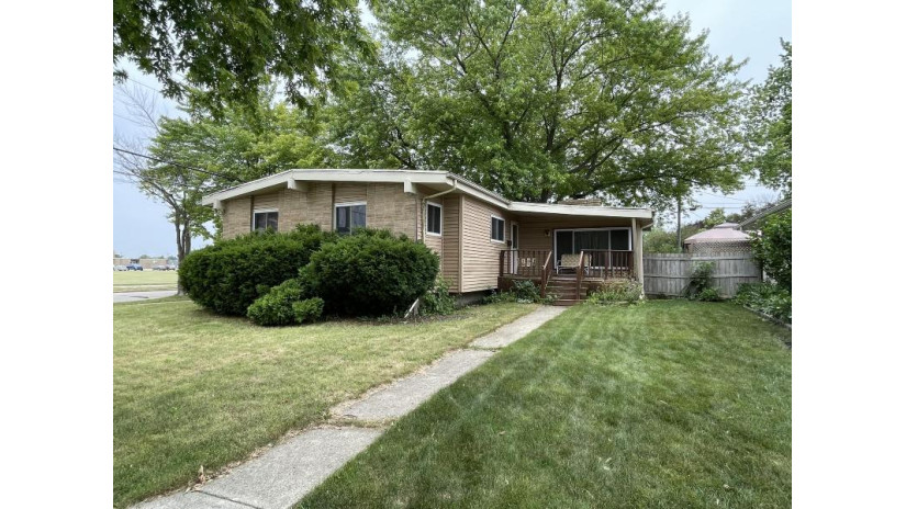 1888 19th Ave Kenosha, WI 53140 by RE/MAX ELITE $120,000