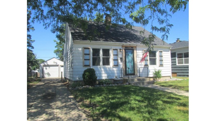 7720 18th Ave Kenosha, WI 53143 by The Real Estate Elite $189,900