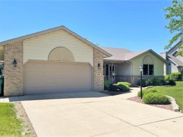 636 S 2nd St, Mount Horeb, WI 53572