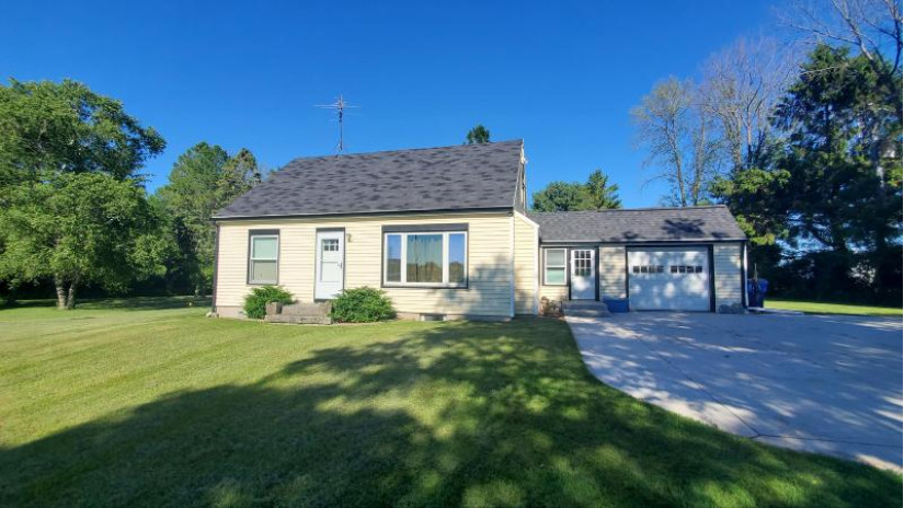 1620 Milwaukee St Kewaunee, WI 54216 by RE/MAX Port Cities Realtors $212,000