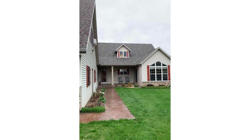 S5693 Meadow Ln Genoa, WI 54632 by Castle Realty, LLC $400,000