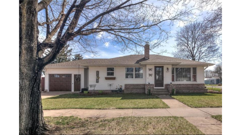 1117 Agnes Street Eau Claire, WI 54701 by Re/Max Real Estate Group $249,500