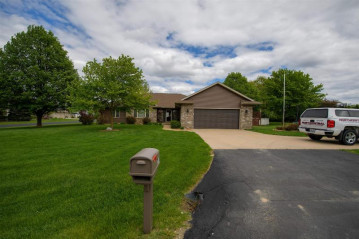 110 Overland Trail, Algoma, WI 54904-7618