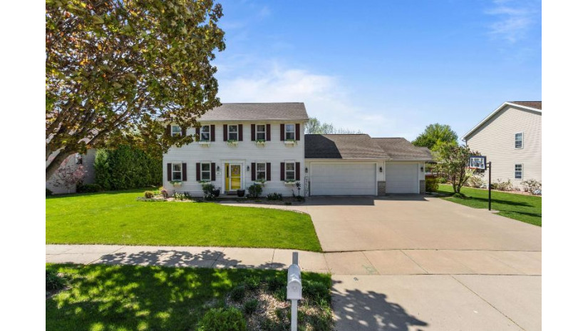 623 Applewood Drive Kimberly, WI 54136 by Coldwell Banker Real Estate Group $434,900