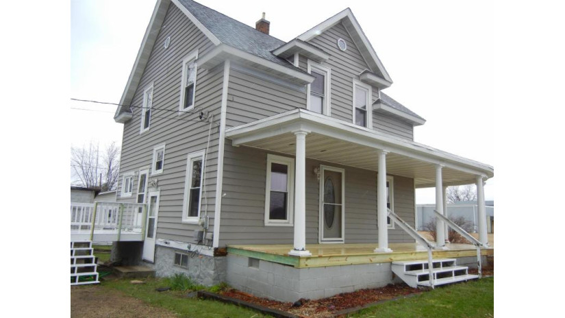 419 Main Street Redgranite, WI 54970 by First Weber, Inc. $119,500