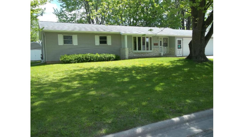 236 N Clinton Avenue Clintonville, WI 54929 by Schroeder & Kabble Realty, Inc. $219,000