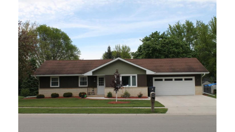 336 Bentwood Drive Brillion, WI 54110 by Brighten Realty LLC $194,900