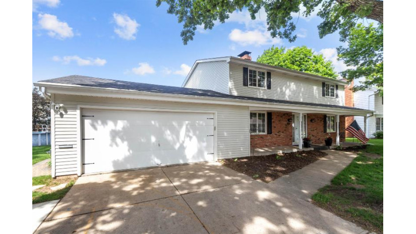 2517 Hillwood Court Appleton, WI 54911 by Century 21 Ace Realty $319,900