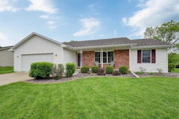 1318 Wolverine Trail, Green Bay, WI 54229-9806