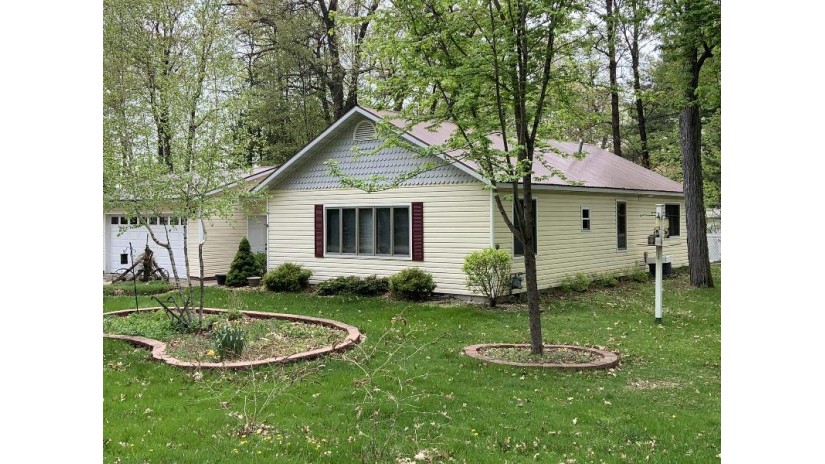 N6441 Graves Road Wescott, WI 54166 by Coldwell Banker Real Estate Group $179,900