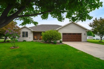 381 Falcon Drive, Pulaski, WI 54162