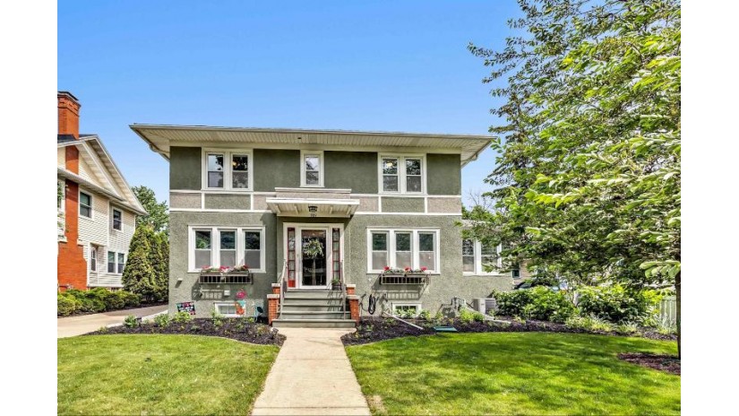 921 S Jackson Street Green Bay, WI 54302 by Shorewest Realtors $385,000