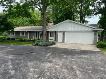 6285 Tielens Road, Green Bay, WI 54217-9137