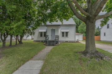 136 N Chestnut Avenue, Oconto Falls, WI 54154-1157