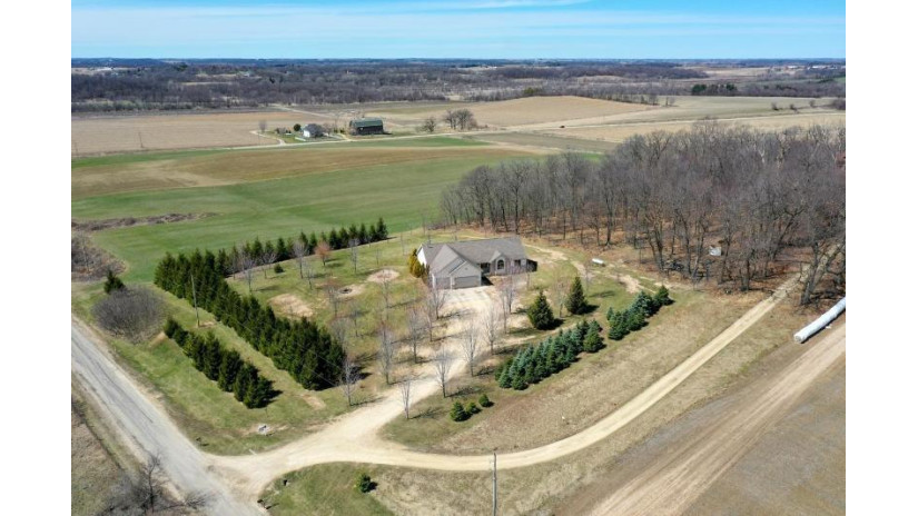 588 Juedes Ln Medina, WI 53559 by Re/Max Preferred $499,000