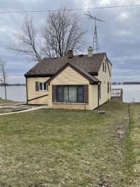 N8595 Sunset Beach Rd, Trenton, WI 53916