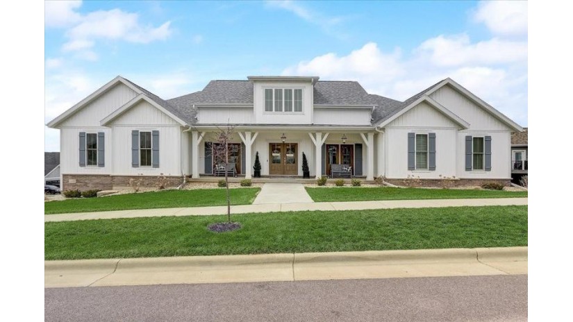 2405 Kilarney Way Waunakee, WI 53597 by Re/Max Preferred - peggy@ackerfarberteam.com $1,150,000