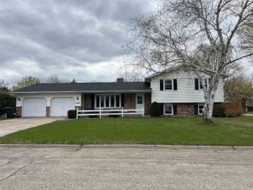 1305 S 13th St, Prairie Du Chien, WI 53821