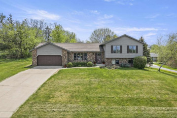 300 Hilltop Dr, Mount Horeb, WI 53572