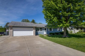 118 Teddy St, Brooklyn, WI 53521