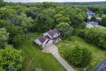 W3435 Woodside Rd, Exeter, WI 53508