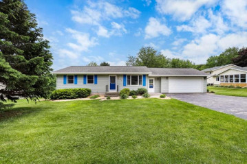 208 Holman Rd, Deerfield, WI 53531