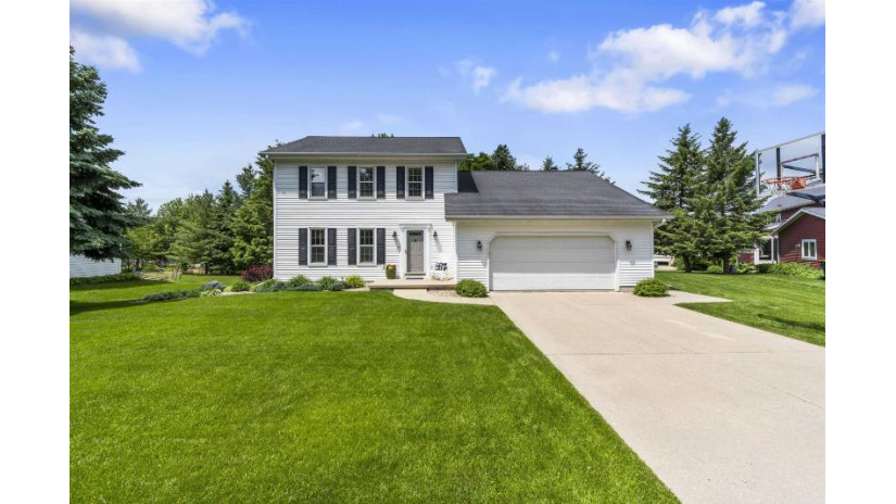 713 Chestnut Crest Cottage Grove, WI 53527 by Mhb Real Estate $434,900