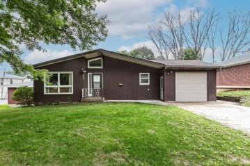 1735 Chaney Rd, Dubuque, IA 52001