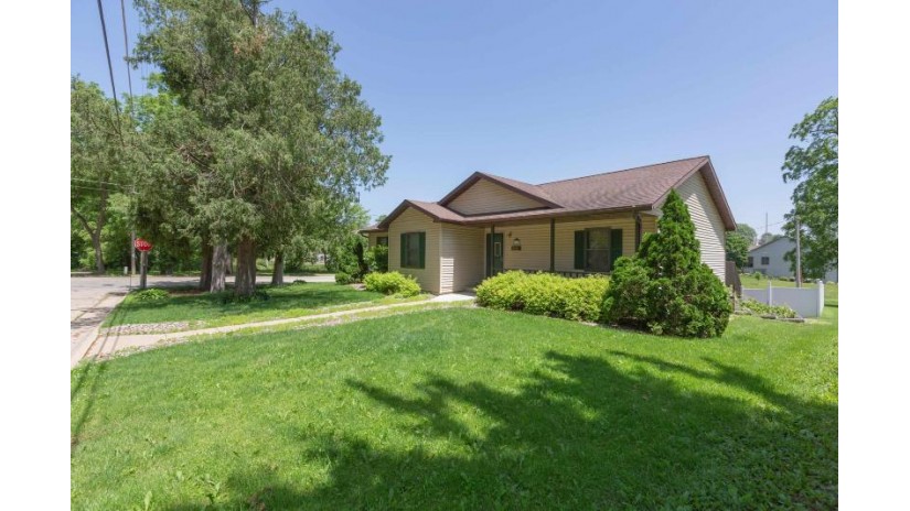 1017 N Union St Dodgeville, WI 53533 by Lori Droessler Real Estate, Inc. $254,900