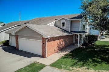 100 Creek Edge Ct, Waunakee, WI 53597